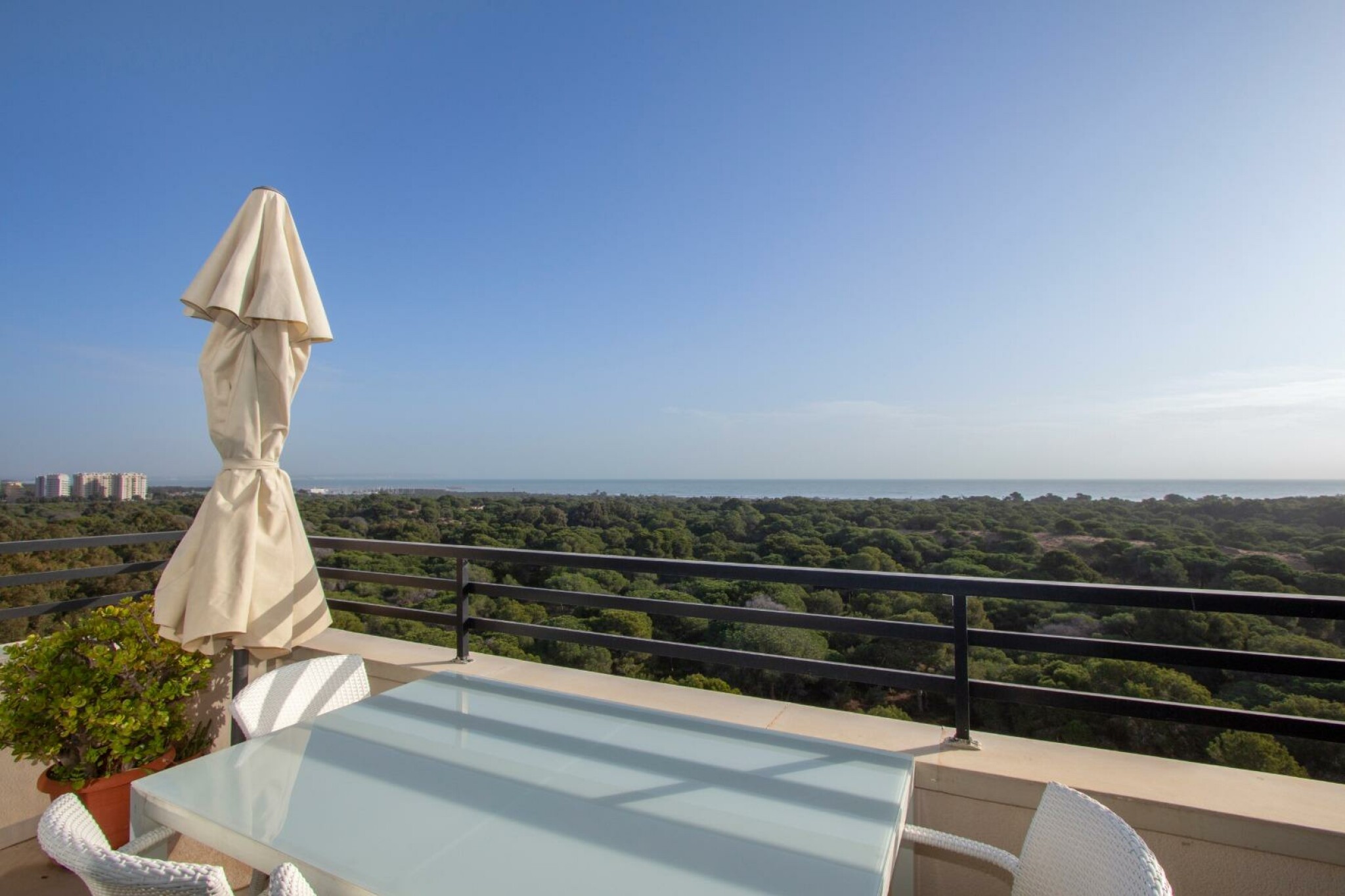 Penthouse on the Costa Blanca, when the dunes become your daily landscape