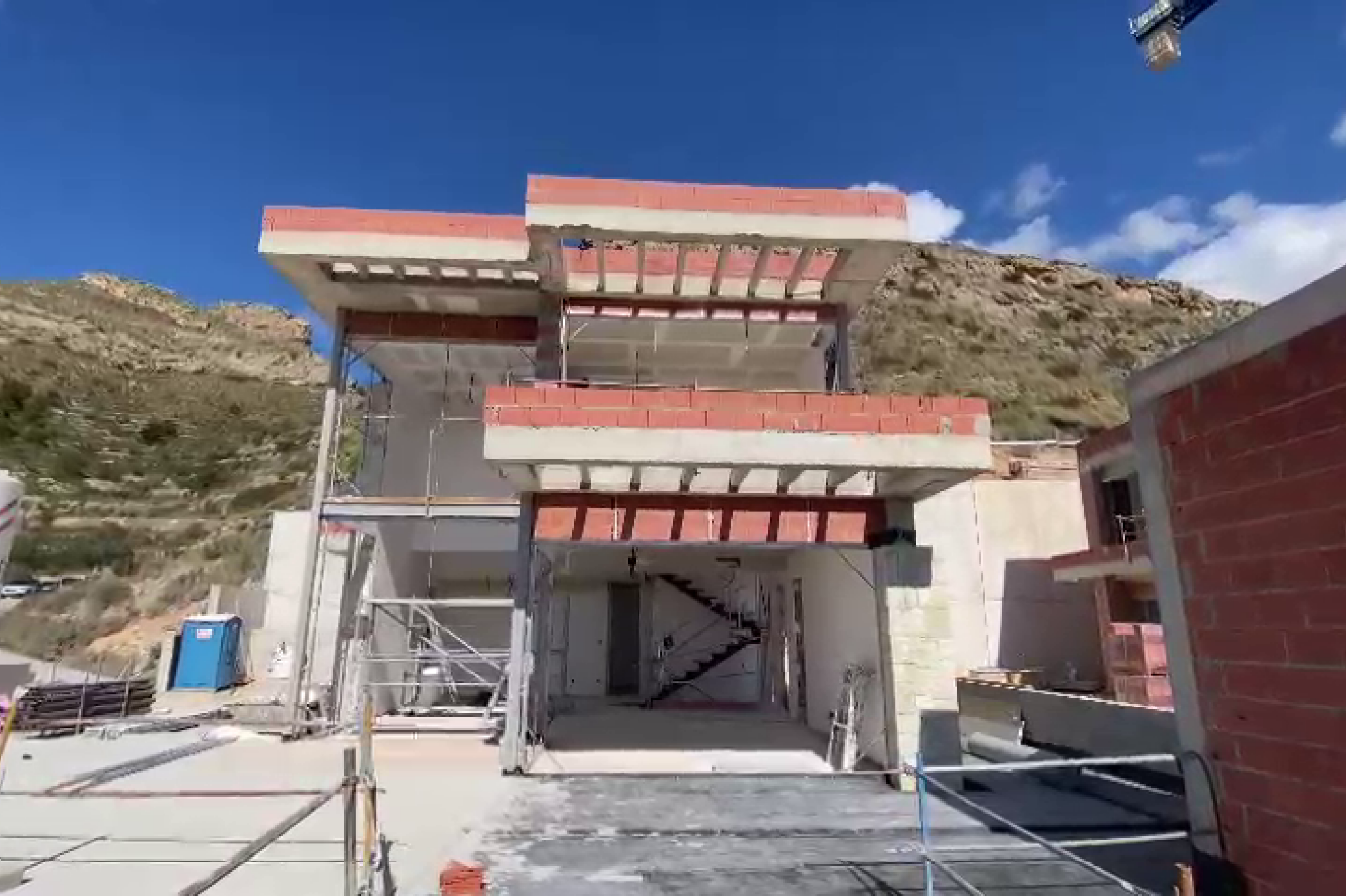 Res. SEAVIEW 3 - Construction continues on these detached villas in Sierra Cortina